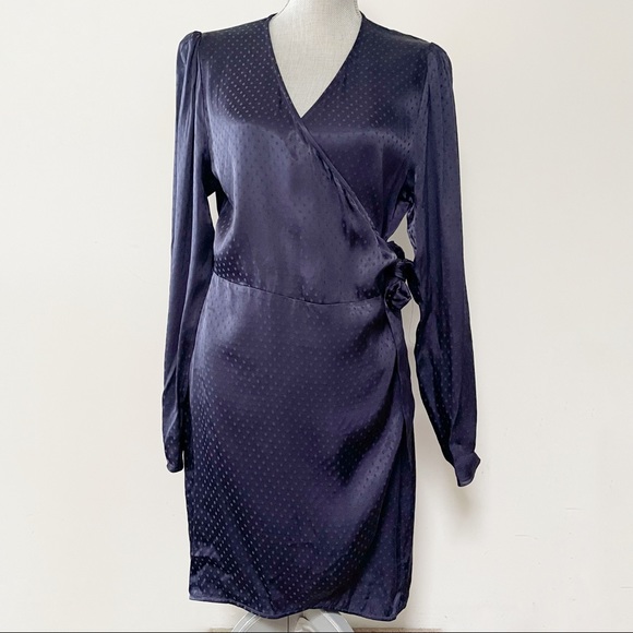 Aritzia Wilfred Callie satin long sleeve wrap dress - Picture 2 of 9